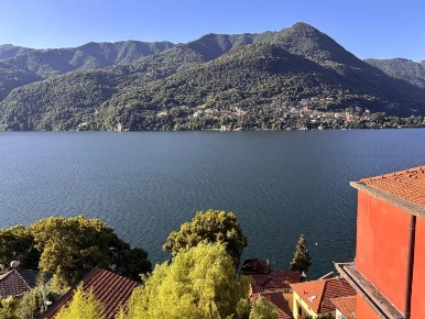 Foto Appartamento in Via Cavadino 16, Carate Urio Centro con 4 locali