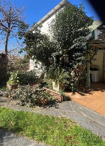 Foto Rustico a Massarosa Stiava di 120 m² con 6 locali in vendita