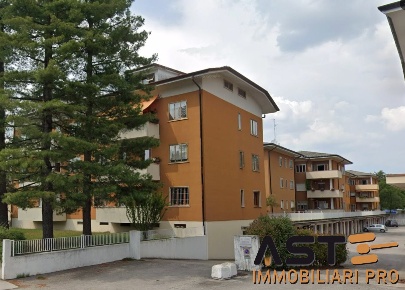Foto Appartamento in Via Colugna, Udine Ospedale di 94 m² con 6 locali