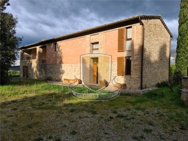 Foto Rustico in RENACCIO, Siena Provenzano di 300 m² con 10 locali
