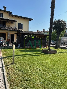 Foto Villa bifamiliare a Ravenna di 250 m² con 10 locali in vendita