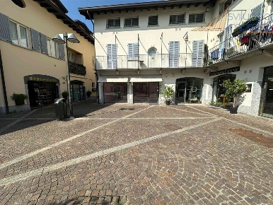 Foto Negozio in Piazza Monsignor Biella, Seregno Umberto I - Garibaldi