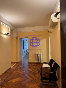 Foto Ufficio in Piazza San Babila, Milano San Babila di 135 m² con 3 locali