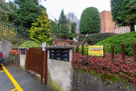 Foto Box in via IV Novembre, Pontida Centro di 36 m² con 1 locali