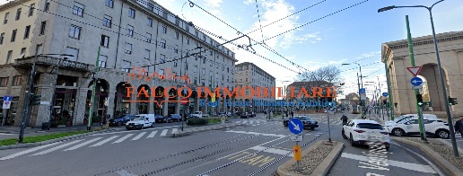 Foto Negozio in VIALE COL DI LANA, Milano Ticinese di 60 m² con 2 locali