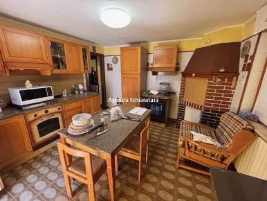 Foto Appartamento a Pesaro di 140 m² con 6 locali in vendita