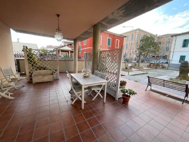 Foto Appartamento a Follonica Centro di 150 m² con 5 locali in vendita