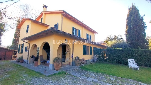 Foto Casa indipendente in via Lago Maggiore 32, Sarteano di 276 m²