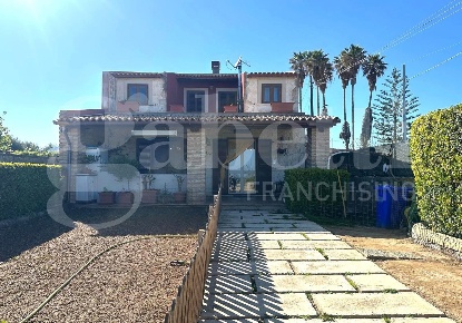 Foto Villa unifamiliare in Via ELSA MORANTE 114, Avola Centro di 196 m²