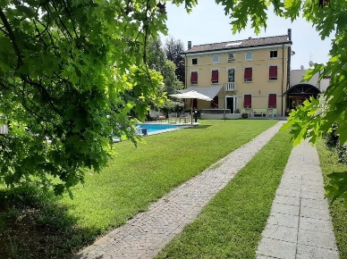 Foto Villa singola a Thiene Centro di 400 m² con 12 locali in vendita