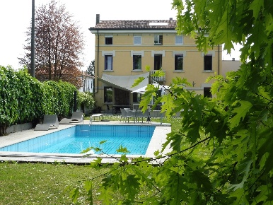 Foto Villa singola a Thiene Centro di 400 m² con 12 locali in vendita