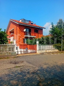 Foto Villa a schiera in Via berlinguer 14, Trofarello Centro di 170 m²