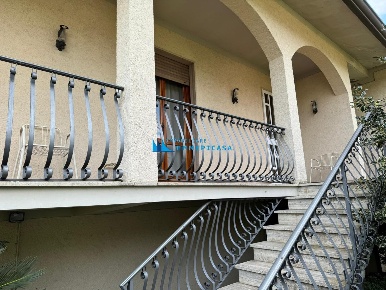 Foto Villa unifamiliare a Montignoso Debbia, Cervaiolo di 280 m² in vendita