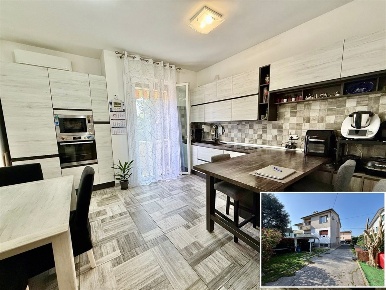 Foto Villa bifamiliare in via Aurelio Tarrono, Alfonsine Centro di 166 m²