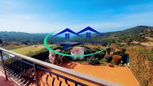 Foto Appartamento in via di quercianella, Livorno di 234 m² con 8 locali