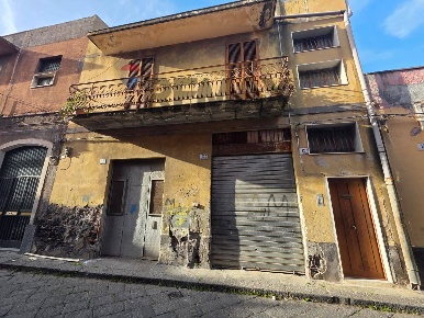 Foto Casa indipendente in Via Vetrano 12, Catania di 124 m² con 5 locali