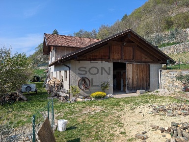 Foto Negozio a Trambileno di 320 m² con 5 locali in affitto