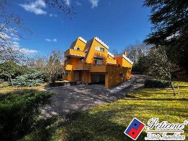 Foto Villa unifamiliare in Via Colleolivo, Arce di 366 m² con 10 locali