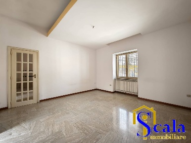 Foto Appartamento in via alcide de gasperi, Curti di 120 m² con 4 locali