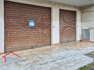 Foto Magazzino in Via Beethoven, Potenza Picena Porto Potenza Picena