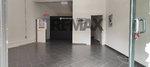 Foto Locale commerciale in VIA SARDEGNA 6, Caltagirone Centro di 85 m²