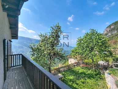 Foto Appartamento a Terragnolo di 216 m² con 6 locali in vendita