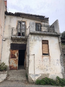 Foto Casa indipendente in Via Ernesto Cianciolo 190, Messina di 45 m²