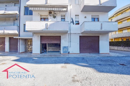 Foto Magazzino in via beethoven, Potenza Picena Porto Potenza Picena