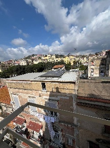 Foto Appartamento in Via Sant'antonio Abate, Napoli Tribunali di 70 m²