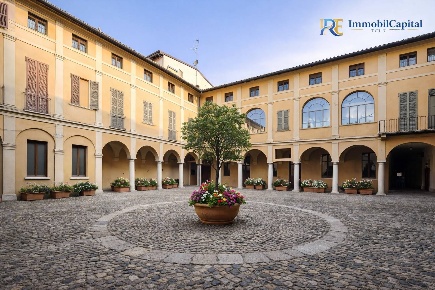 Foto Casa indipendente a Cremona Centro di 1150 m² con 30 locali in vendita