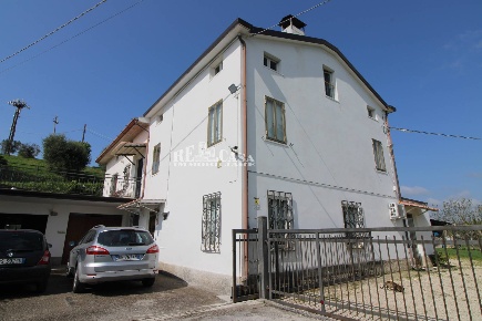 Foto Casa indipendente in contrada Castagneto 10, Montegiorgio di 420 m²