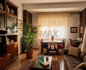 Foto Appartamento in Via Libertà 115, Enna Centro di 92 m² con 5 locali