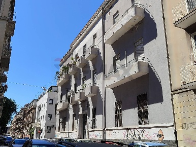 Foto Appartamento in Via Nino Martoglio 29, Catania di 239 m² con 9 locali