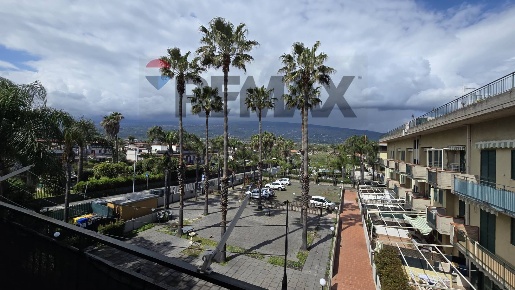 Foto Appartamento in Via Spiaggia 119, Mascali Centro di 70 m² con 6 locali