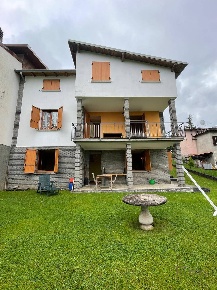Foto Casa indipendente in Via Monte Croce, Leffe di 134 m² con 3 locali