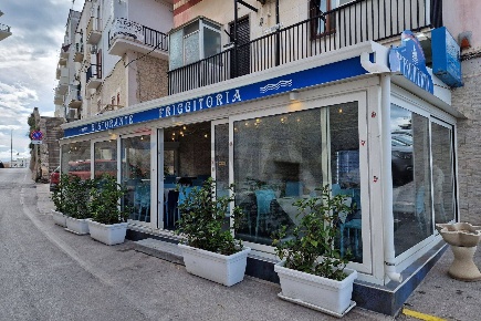 Foto Locale commerciale in Via Magellano 19, Vieste Centro di 90 m²