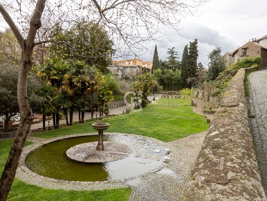 Foto Casa indipendente in Via Vallecupa 13/15, Viterbo di 240 m² in vendita