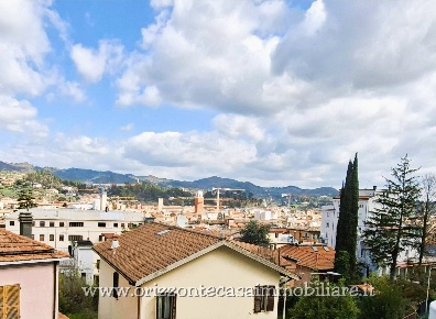 Foto Appartamento a Ascoli Piceno di 130 m² con 6 locali in vendita