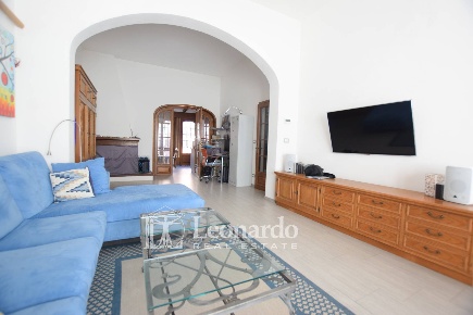 Foto Casa indipendente in via fratelli rosselli, Viareggio di 209 m²