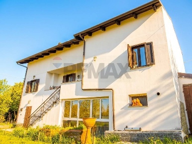 Foto Casa indipendente a Coazze di 195 m² con 7 locali in vendita
