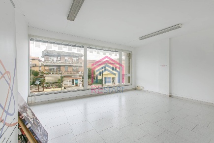 Foto Locale commerciale in via alcide de gasperi, Aprilia di 80 m²