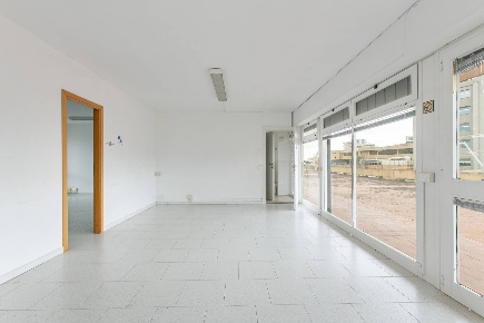 Foto Locale commerciale in via alcide de gasperi, Aprilia di 80 m²