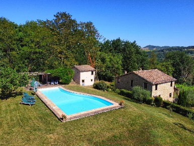 Foto Rustico a Gualdo di 250 m² con 6 locali in vendita