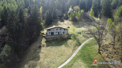 Foto Rustico in Località Mezzullo, Edolo di 140 m² con 3 locali in vendita