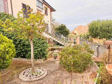 Foto Appartamento a Montescudaio di 50 m² con 4 locali in vendita
