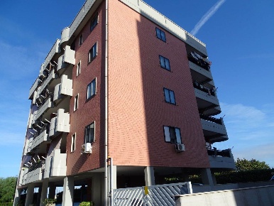 Foto Appartamento in Via Gentile  69, Bari Japigia di 121 m² con 3 locali