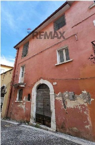 Foto Rustico in via Margherita 21, Sulmona Centro di 130 m² con 5 locali