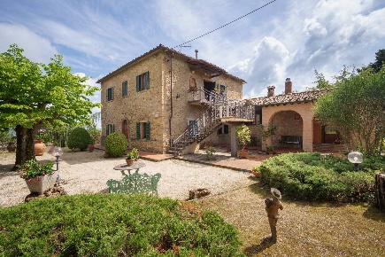 Foto Rustico a Volterra di 394 m² con 16 locali in vendita