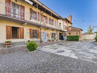 Foto Casa indipendente in FRAZIONE BOTTAROLO 4, Barbianello di 510 m²