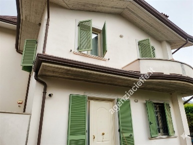 Foto Villa a schiera a Massa Turano di 95 m² con 5 locali in vendita